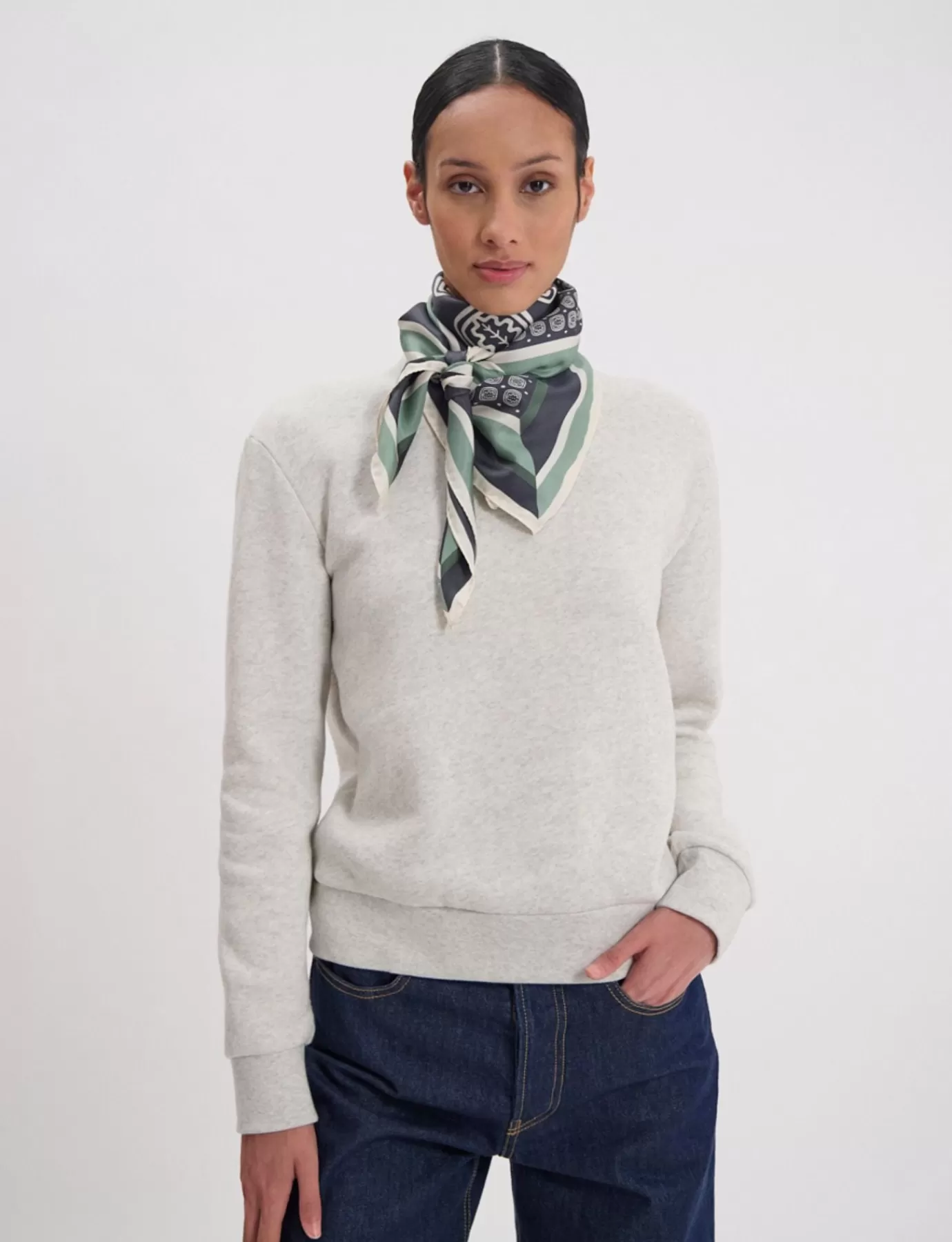 Ines De La Fressange Paris Foulard Lewis en soie, motif feuille de chêne bleu-ardoise et vert